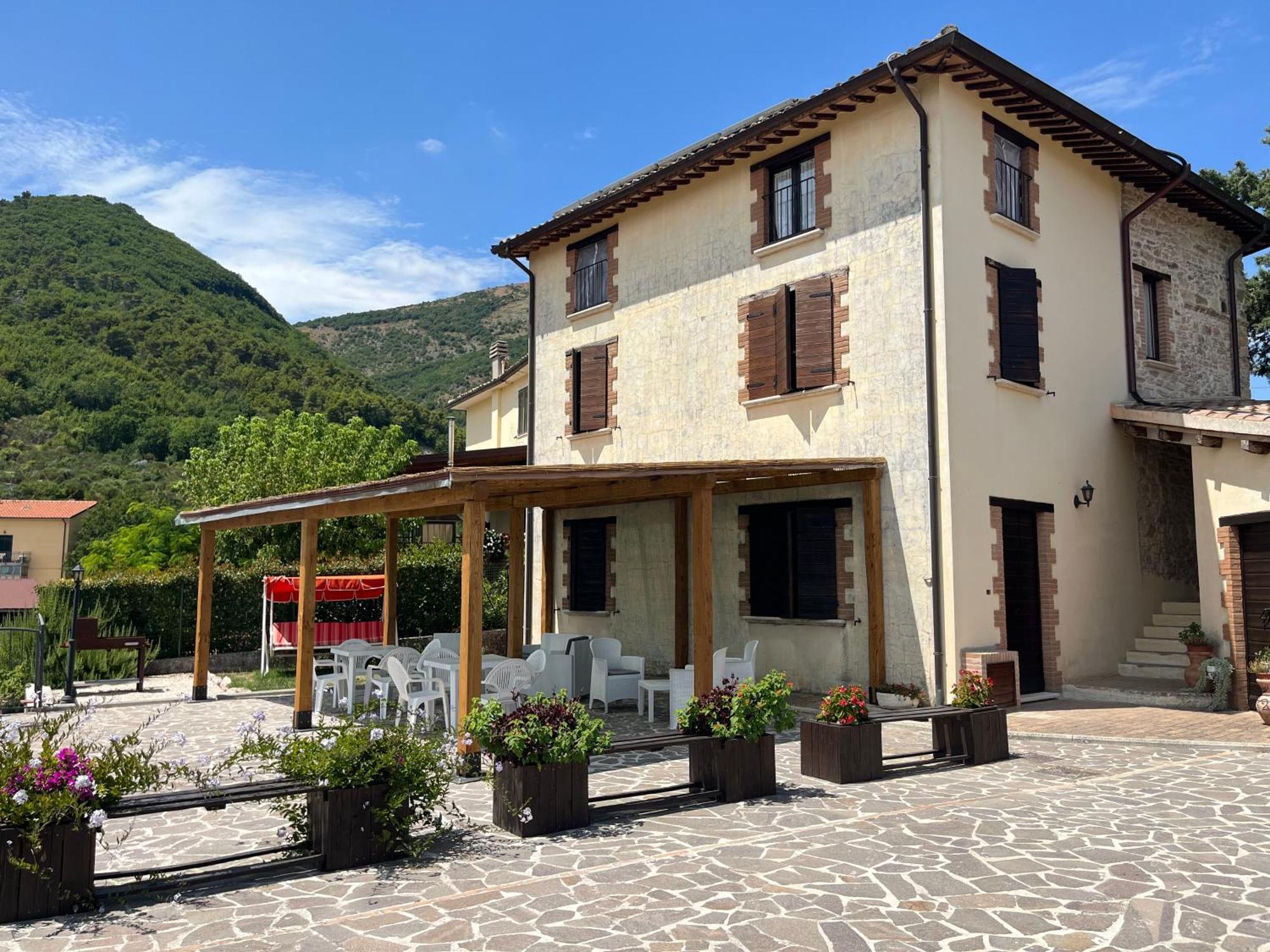 Casa Vacanze Vecchio Frantoio Residenza Leccino スポレート エクステリア 写真